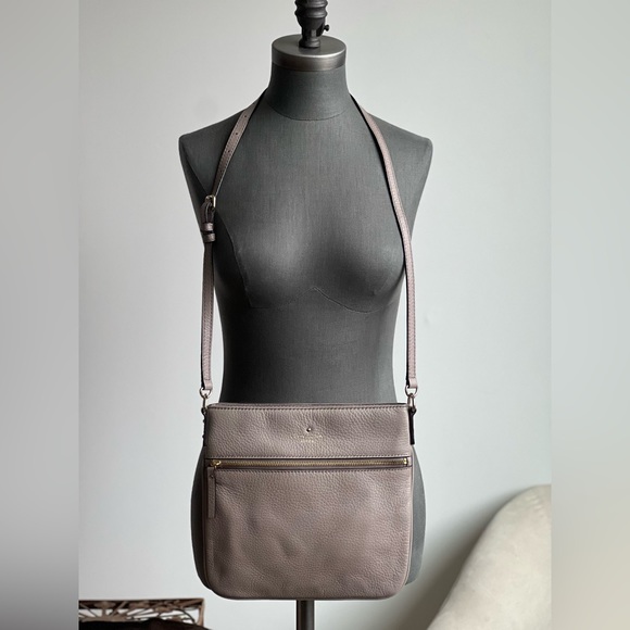 kate spade Handbags - Kate Spade Cobble Hill Ellen Leather Crossbody & Dust Bag EUC